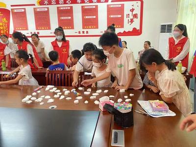 大手小手齐绘彩 固始县蒋集镇新时代文明实践所开展‘快乐成长’文艺志愿服务活动
